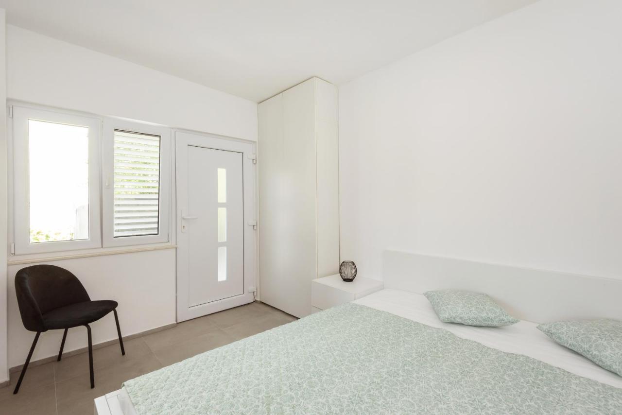 Family House Grey Apartment Duboka ภายนอก รูปภาพ