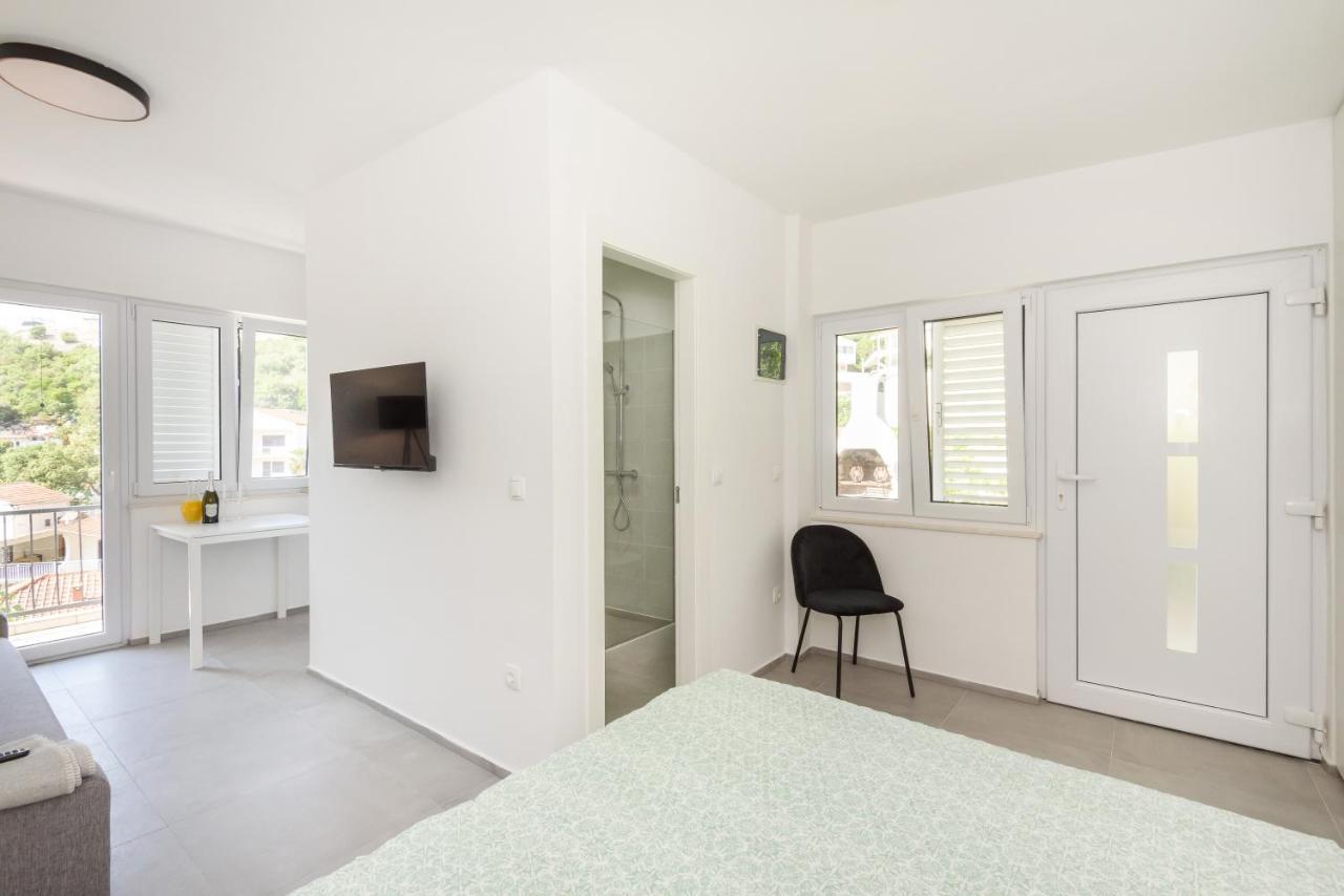 Family House Grey Apartment Duboka ภายนอก รูปภาพ