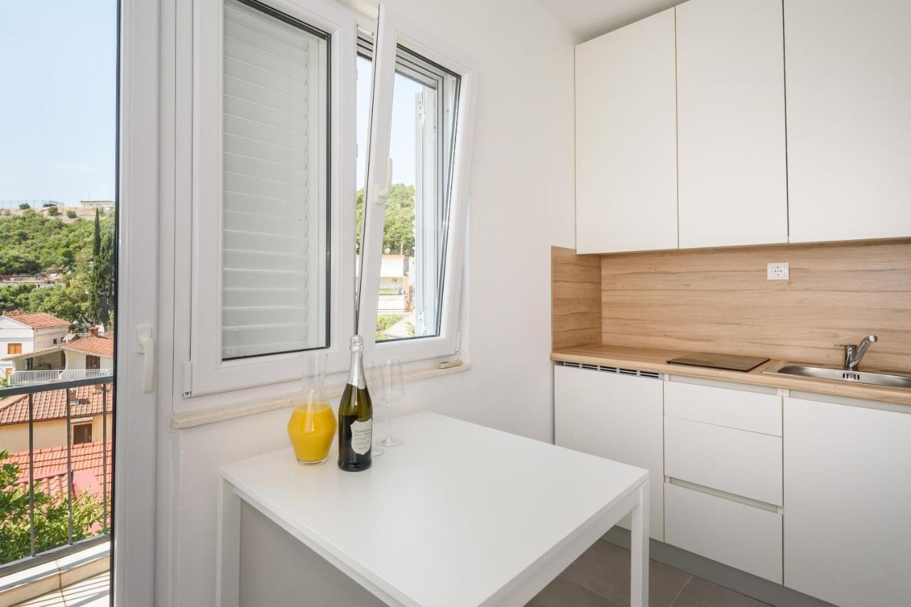 Family House Grey Apartment Duboka ภายนอก รูปภาพ