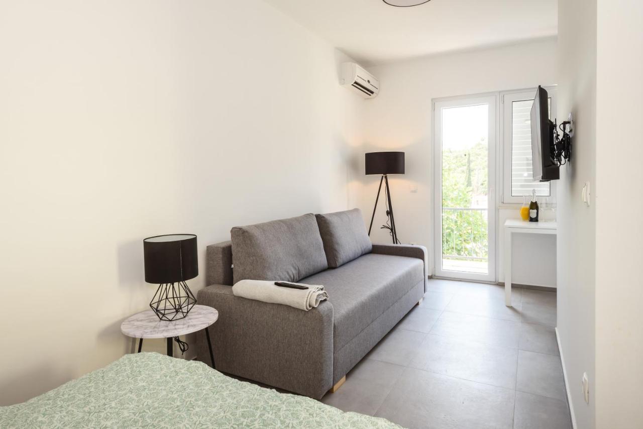 Family House Grey Apartment Duboka ภายนอก รูปภาพ