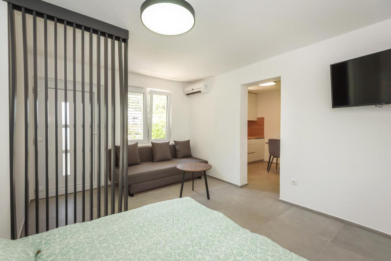 Family House Grey Apartment Duboka ภายนอก รูปภาพ