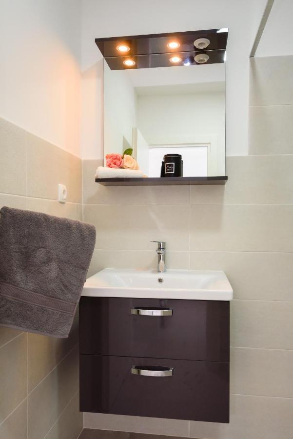 Family House Grey Apartment Duboka ภายนอก รูปภาพ