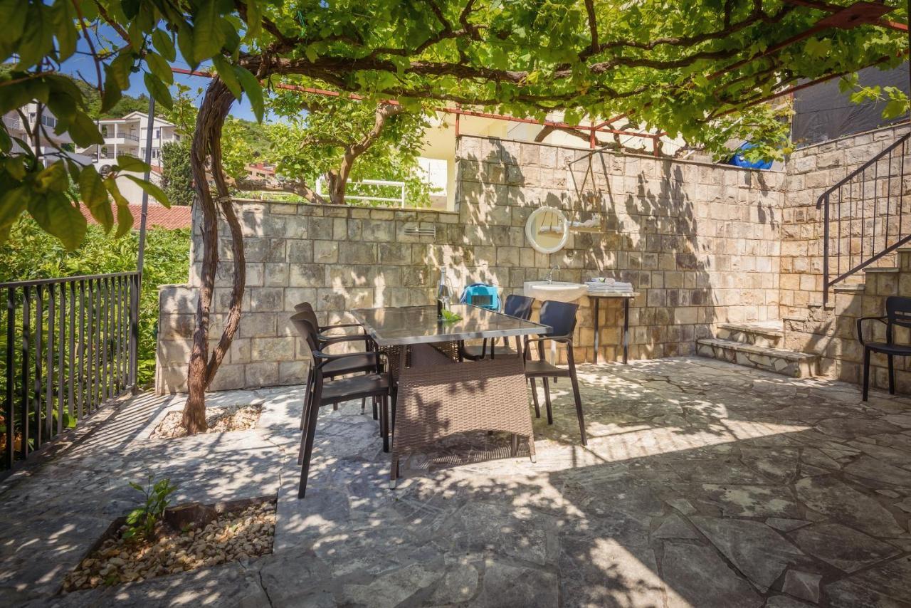 Family House Grey Apartment Duboka ภายนอก รูปภาพ