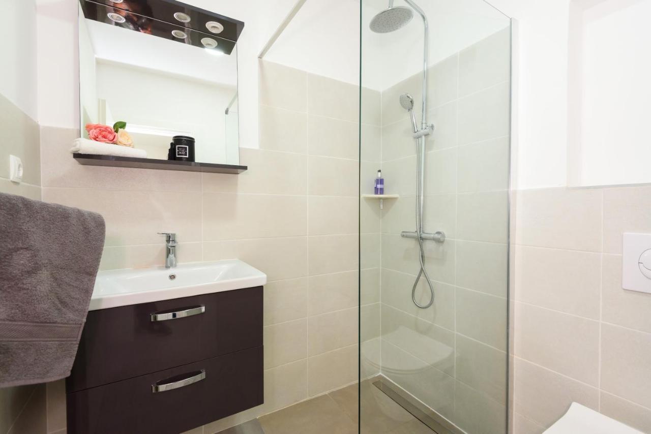 Family House Grey Apartment Duboka ภายนอก รูปภาพ