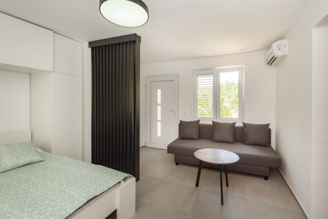 Family House Grey Apartment Duboka ภายนอก รูปภาพ