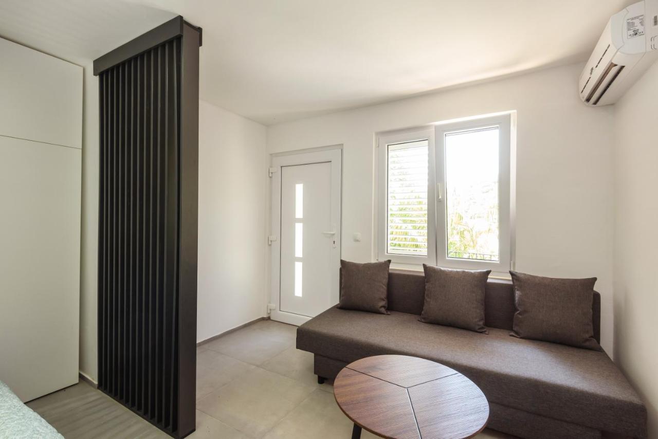 Family House Grey Apartment Duboka ภายนอก รูปภาพ