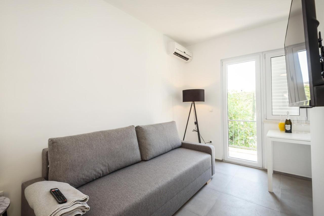 Family House Grey Apartment Duboka ภายนอก รูปภาพ
