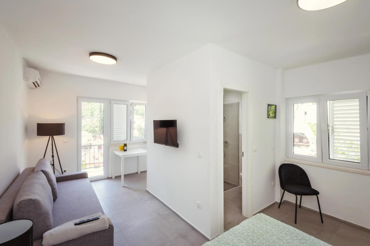 Family House Grey Apartment Duboka ภายนอก รูปภาพ