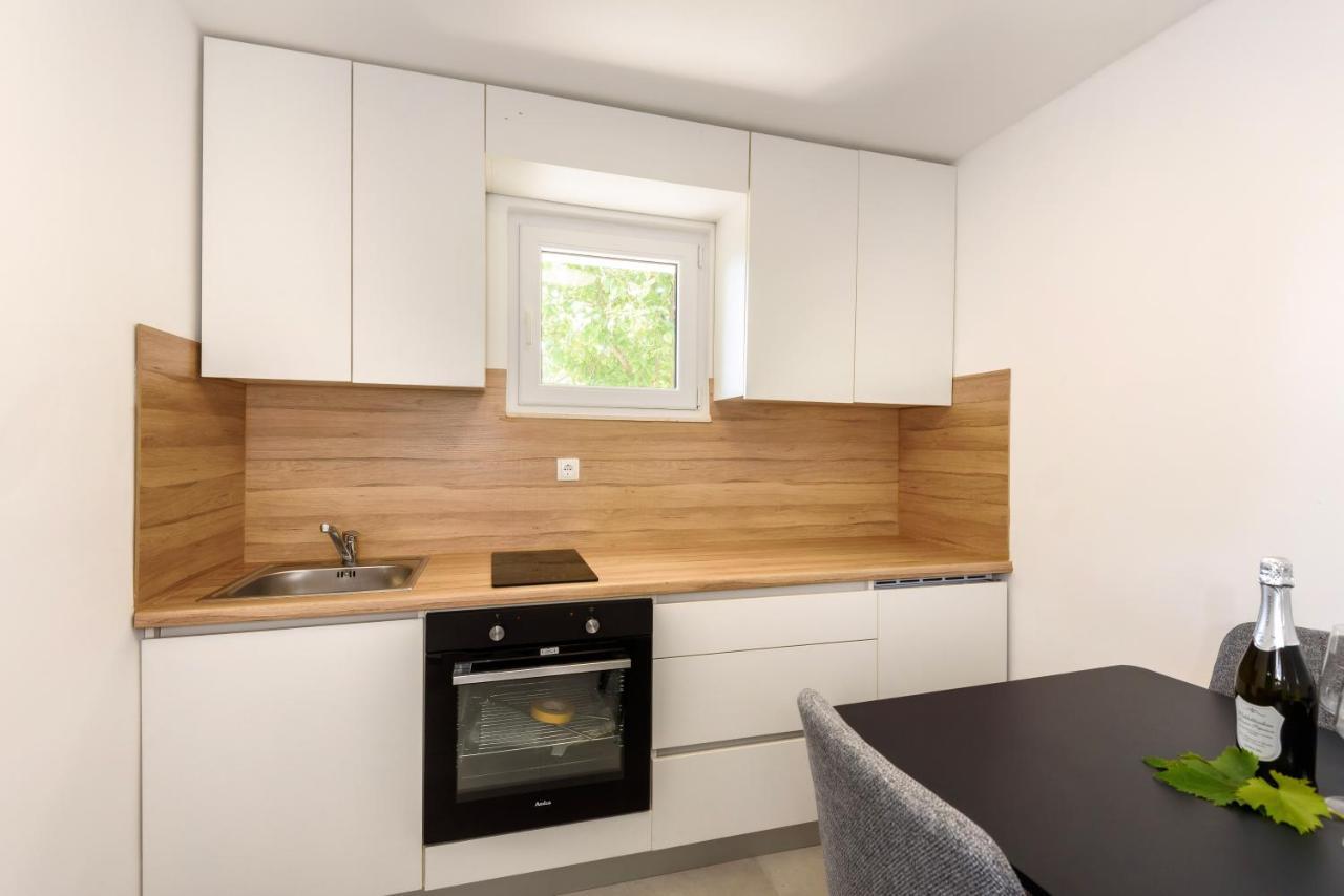 Family House Grey Apartment Duboka ภายนอก รูปภาพ