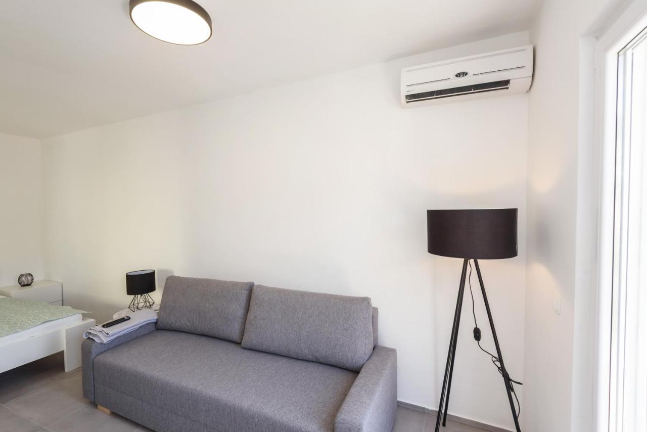 Family House Grey Apartment Duboka ภายนอก รูปภาพ