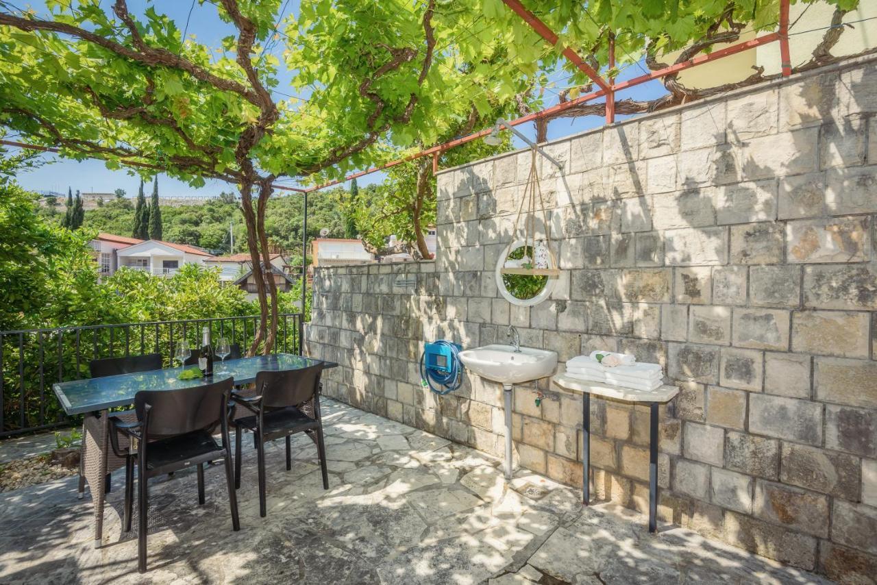 Family House Grey Apartment Duboka ภายนอก รูปภาพ