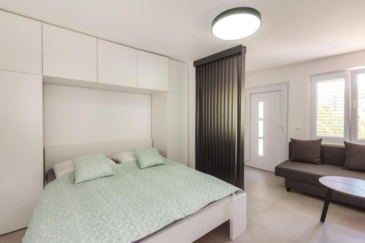 Family House Grey Apartment Duboka ภายนอก รูปภาพ