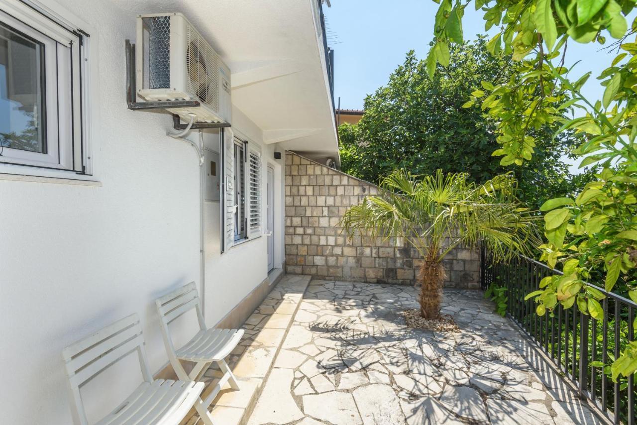 Family House Grey Apartment Duboka ภายนอก รูปภาพ