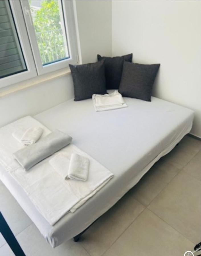 Family House Grey Apartment Duboka ภายนอก รูปภาพ